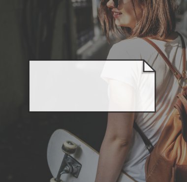 patenci kız ve boş logosu yer