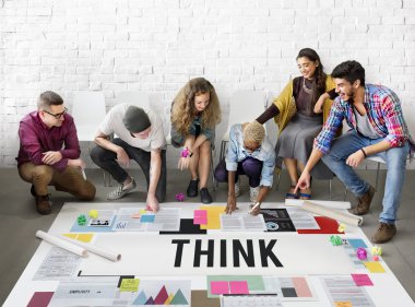 Kattaki insanlar çizim afiş 