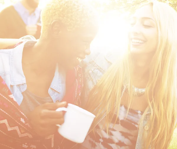 Friends spending time together — Stock Photo, Image