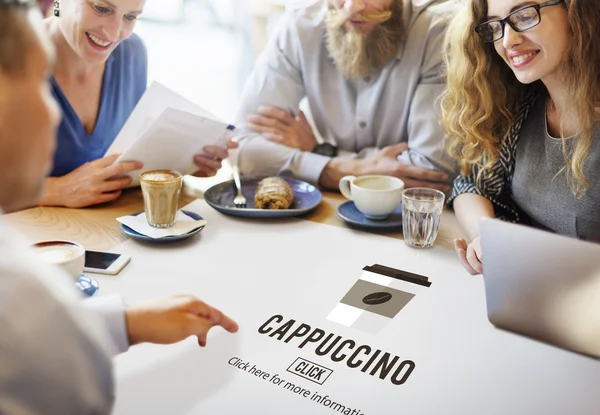 Insanlar cappuccino hakkında tartışıyor — Stok fotoğraf