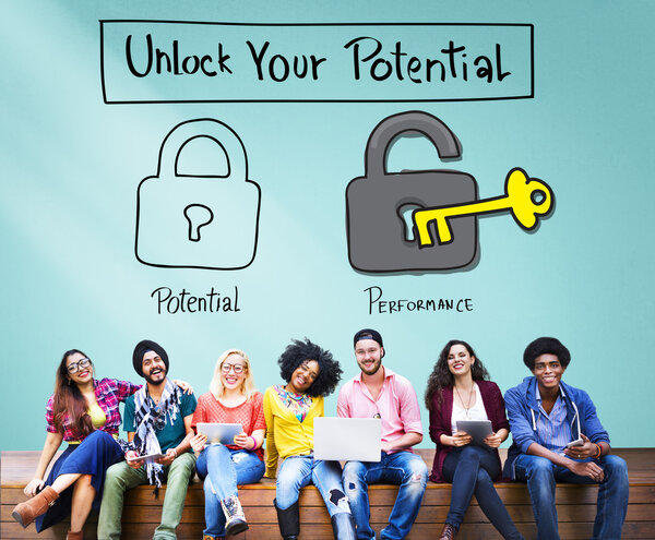 Студенты колледжей используют цифровые устройства
