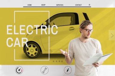 işadamı elektrikli araba ile çalışma