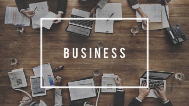 iş adamları beyin fırtınası 