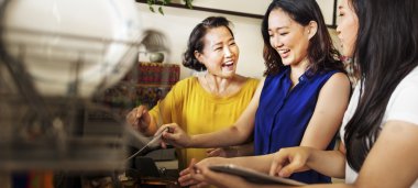 Pişirme anne ile kızı