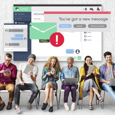 İnsanlar dijital araçları tarama  