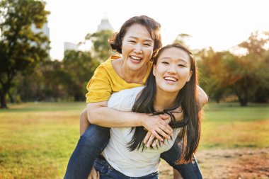 Mutlu anne kızıyla