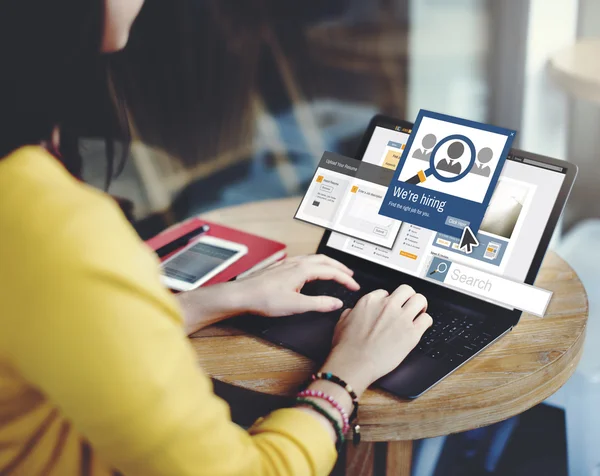 Zakenvrouw met laptop — Stockfoto