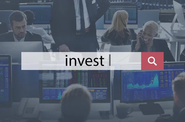Zakelijke mensen die werken en investeren — Stockfoto