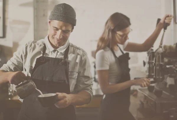 Barista kahve yapıyor makine Stok fotoğrafçılık ©Rawpixel Telifsiz