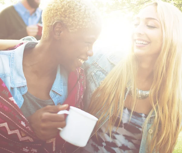 Amici che passano del tempo insieme — Foto Stock