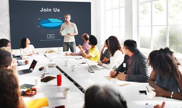 Ofiste çalışan iş adamları