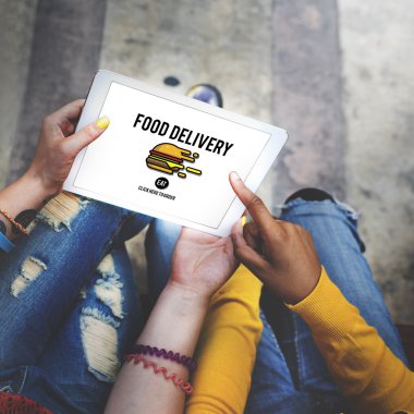 İnsanlar internet'te sörf