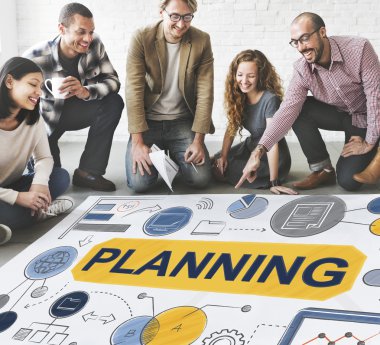 Poster ile çalışma ve planlama tasarımcıları