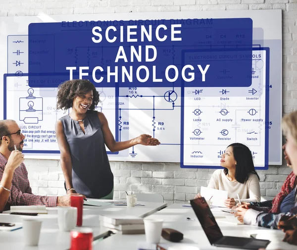 Affärsmöte med naturvetenskap och teknik — Stockfoto