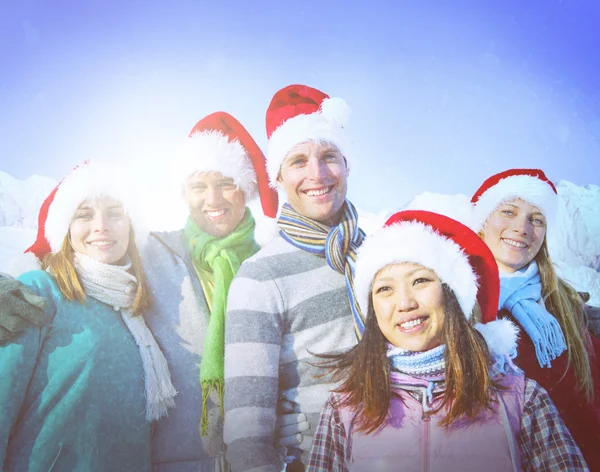 Friends having fun in snow — Stock Photo, Image