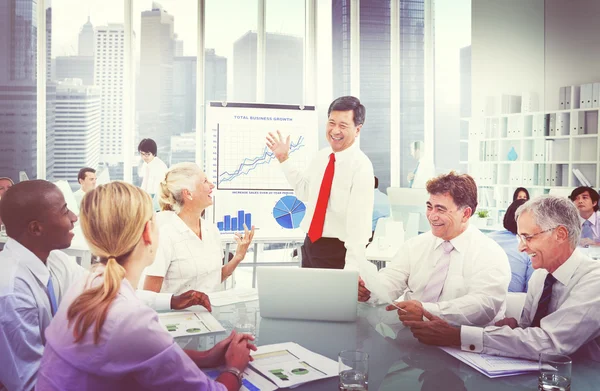 Equipe de negócios trabalhando juntos — Fotografia de Stock