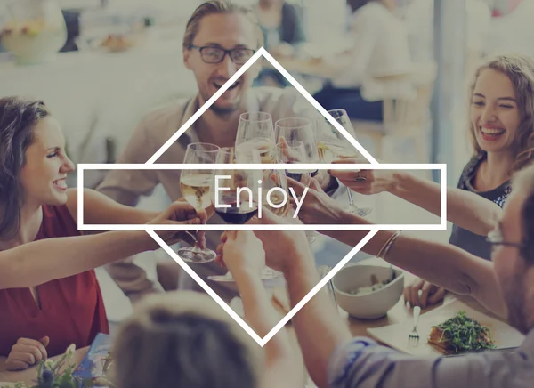 Mensen vieren met Enjoy — Stockfoto