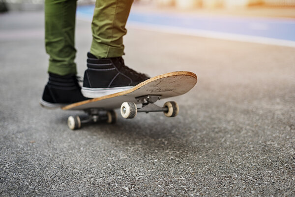 Человек на скейтборде
