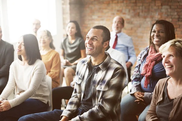 Diversidad de las personas en reunión —  Fotos de Stock