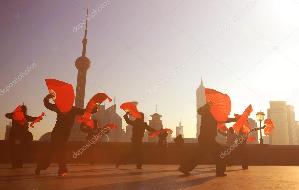 silhouette people dansing at street