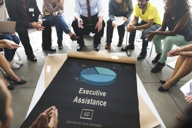 insanlar üzerinde poster ile yönetici yardım