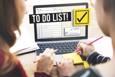 Bilgisayarla okuyan insanlar