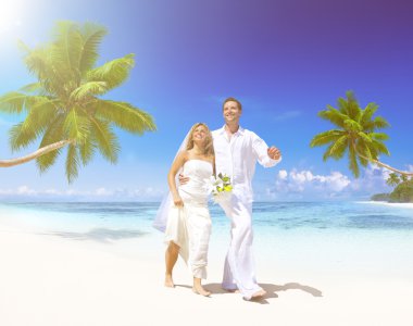 Çift sahilde evleniyor