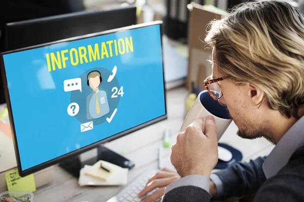 Businessman working on computer — Stock Photo, Image