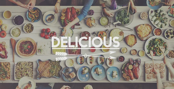 arkadaşlar büyük tablo için yemek