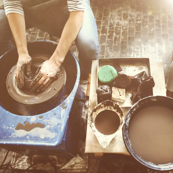 Artista trabajando en el estudio —  Fotos de Stock