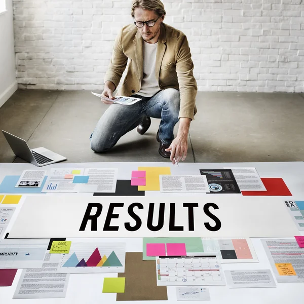 Businessman working with results — Stock Photo, Image