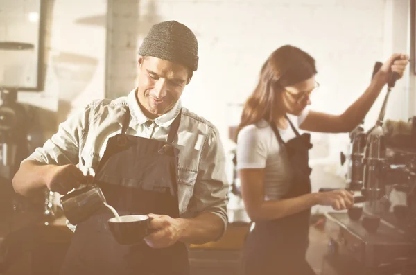 Barista Parepare kahve — Stok fotoğraf