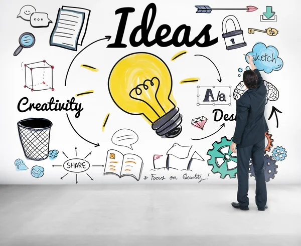 Empresario escribiendo ideas en la pared — Foto de Stock