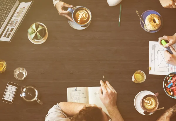 Bovenaanzicht op houten tafel — Stockfoto