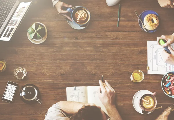 Bovenaanzicht op houten tafel — Stockfoto