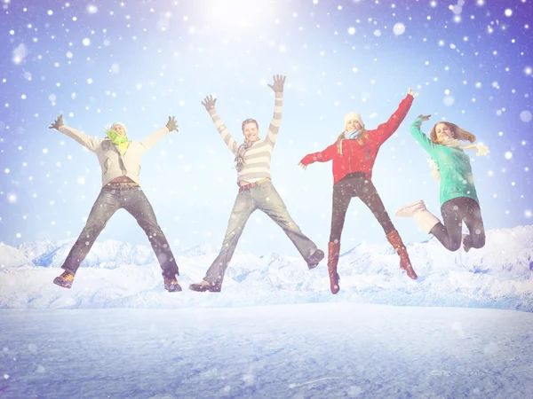 Friends jumping in snow — Stock Photo, Image