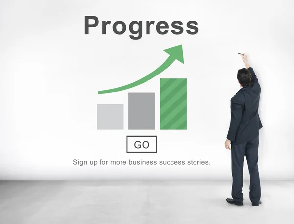 Empresário escrevendo conceito de progresso — Fotografia de Stock
