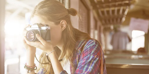 Menina fazendo fotos, inspirar conceito — Fotografia de Stock