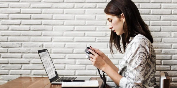 Woman using Laptop — Stock Photo, Image