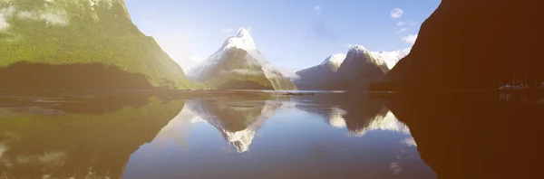 Lake with jetty in New Zealand — Stock Photo, Image