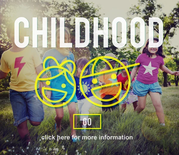 Kinderen die buiten spelen — Stockfoto