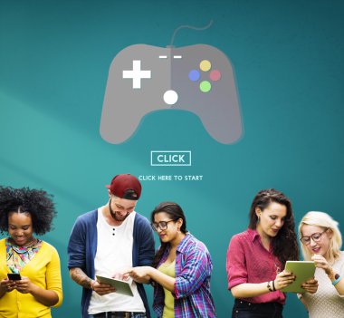 İnsanlar internet'te sörf