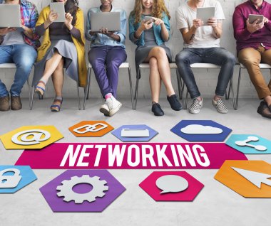 İnsanlar dijital araçları tarama