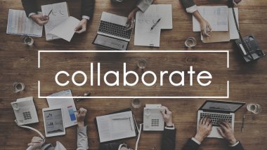 Ofiste çalışan iş adamları