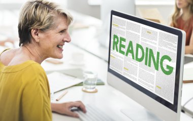 iş kadını okuma gazete  