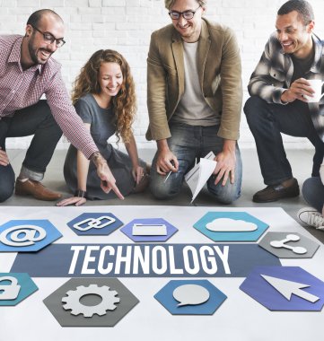 Poster ve teknoloji ile çalışma tasarımcılar