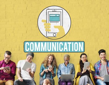 İnsanlar dijital araçları tarama  