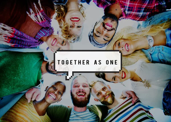 En yakın arkadaşlarım birlikte eğleniyor