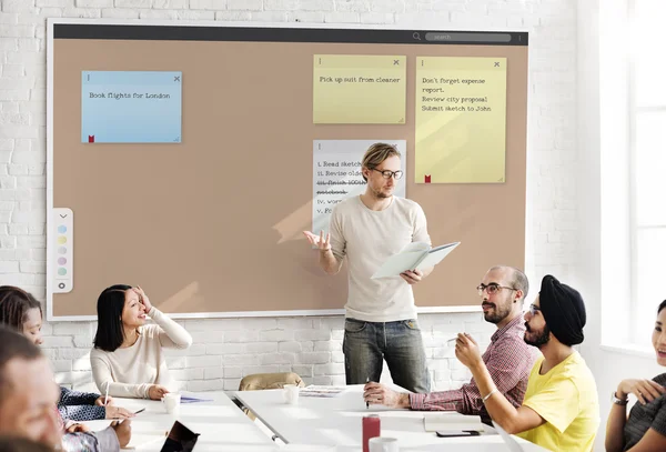 Reunión de negocios con recordatorio — Foto de Stock