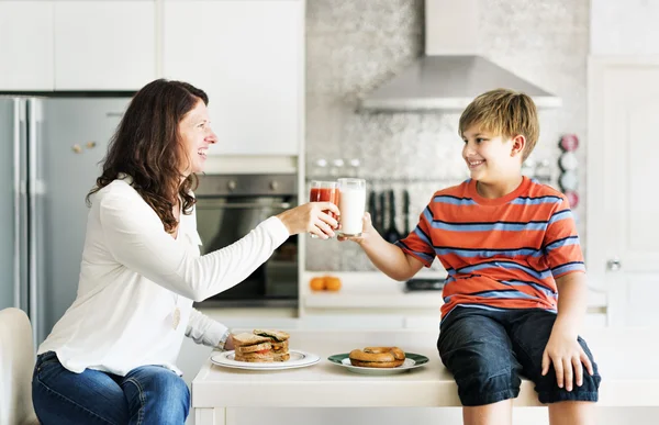 Oğlum ve annesi birlikte Öğle Yemeği